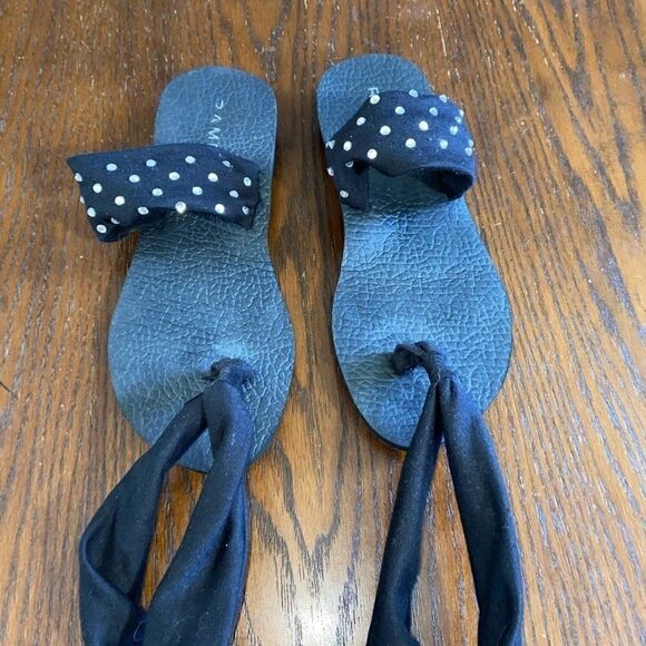 Woman’s rampage canvas open toe black thong sandal - Picture 2 of 9